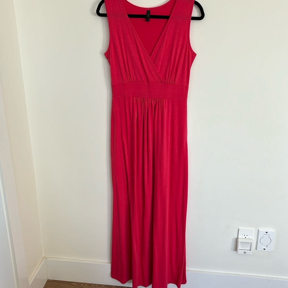 Women’s sleeveless deep vneck maxi dress